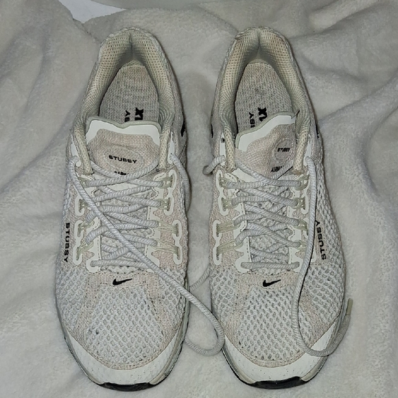 Nike Stussy Cream Mesh Running Shoes - Picture 3 of 9